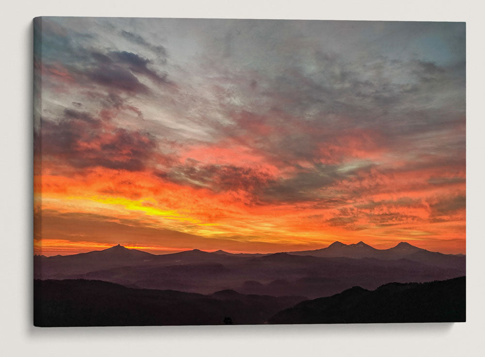 Sunrise Over Cascades Mountains, Willamette National Forest, Oregon, USA