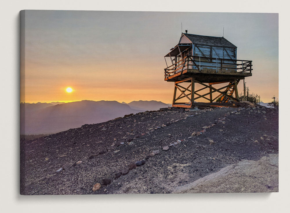 Sunset and Sand Mountain Fire Lookout, Willamette National Forest, Oregon, USA