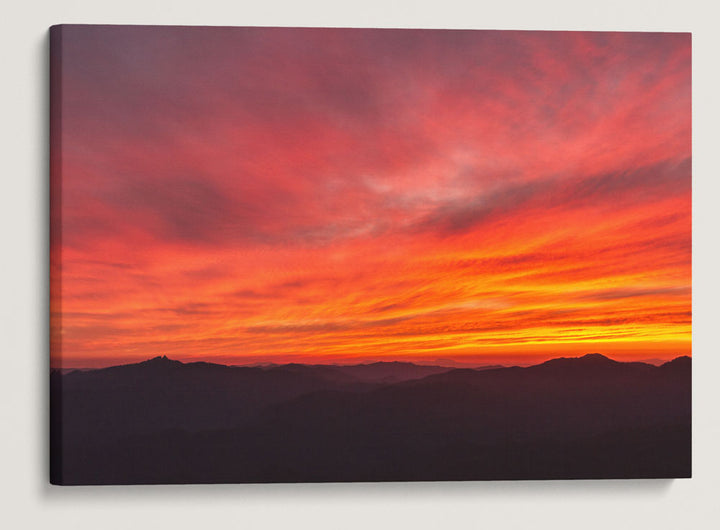 Sunset Over Cascades Mountain, Willamette National Forest, Oregon, USA