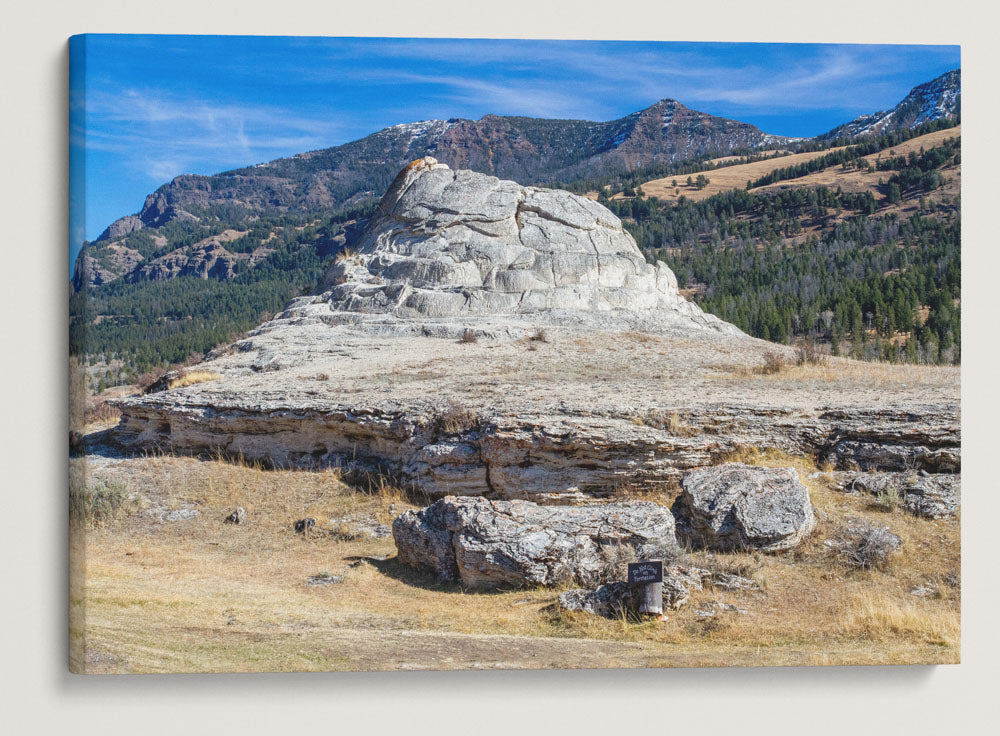 Soda Butte, Lamar Valley, Yellowstone National Park, Wyoming, USA