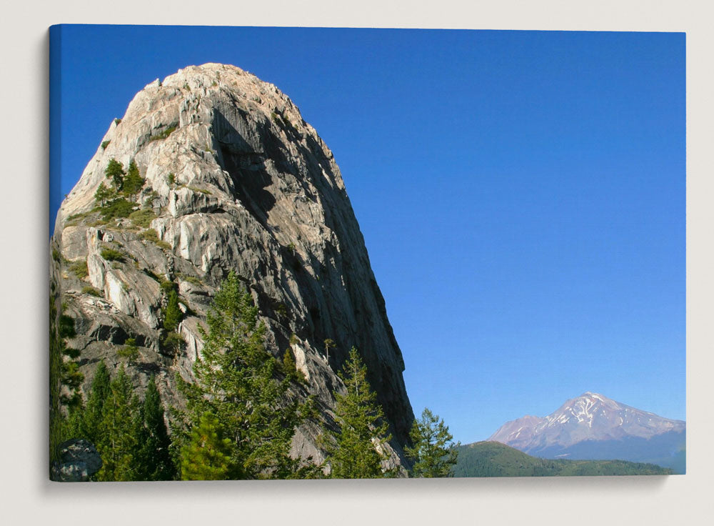 Castle Dome and Mount Shasta, Castle Crags Wilderness, Shasta-Trinity National Forest, California, USA