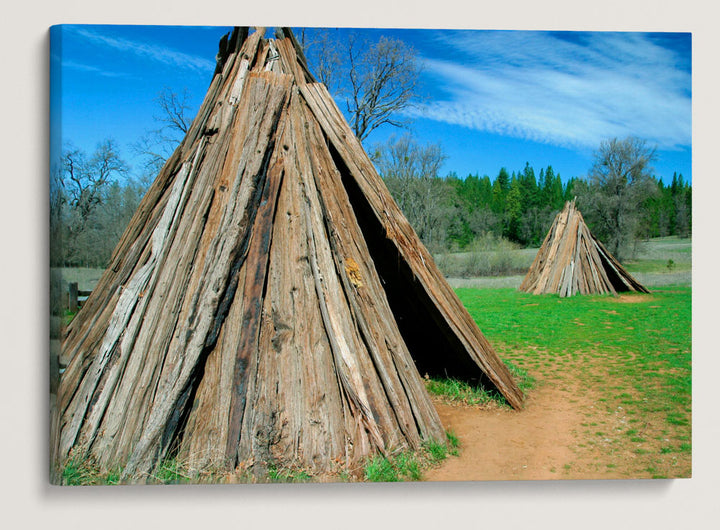 Reconstructed Bark Houses, Chaw'se Indian Grinding Rock State Historic Park, California, USA