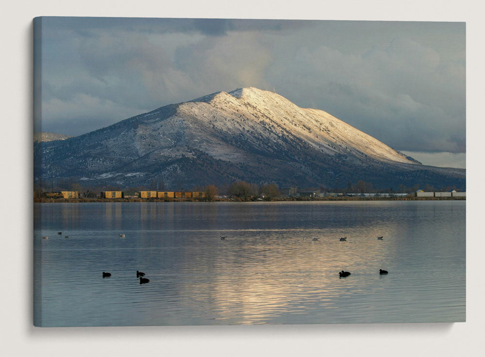 Stukel Mountain and Klamath River from Veteran's Park, Klamath Falls, Oregon, USA