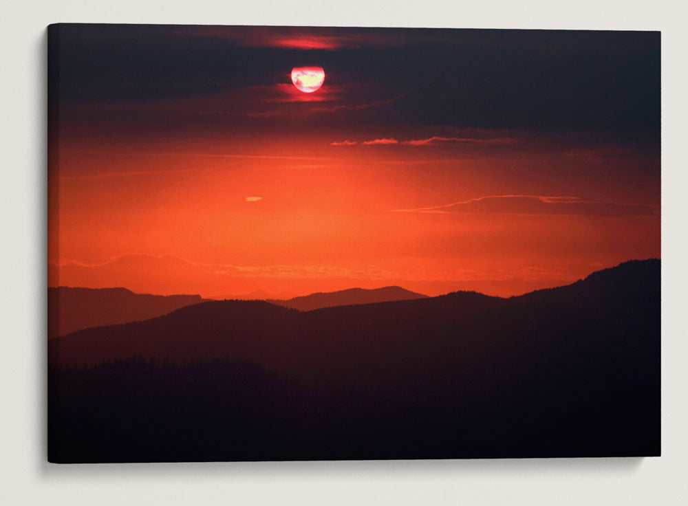 Sunset Over West Cascades Mountains, Willamette National Forest, Oregon, USA