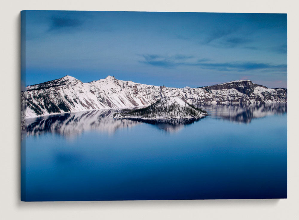 Wizard Island and West Rim, Crater Lake National Park, Oregon, USA