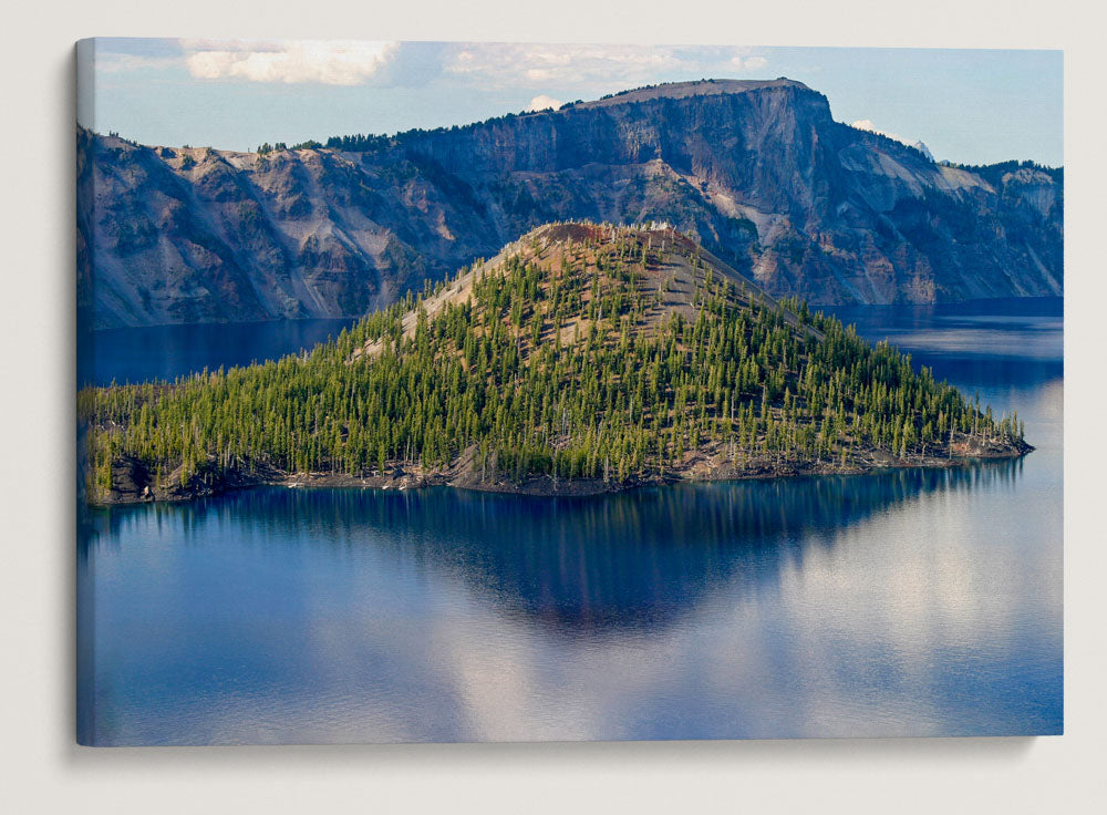 Wizard Island and Crater Lake, Crater Lake National Park, Oregon, USA