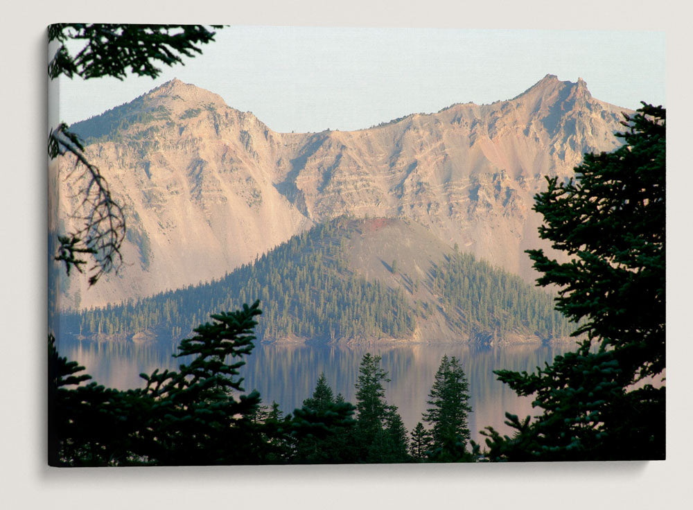 Wizard Island and Crater Lake, Crater Lake National Park, Oregon, USA