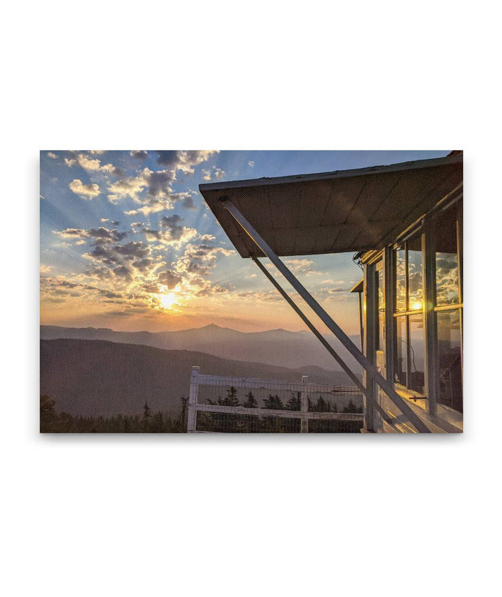 Sunrise Over Cascades Mountains From Carpenter Mountain Fire Lookout, Oregon, USA